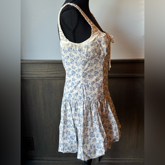 Astr Blue and Cream Floral Milkmaid Mini Dress EUC M - Picture 6 of 10